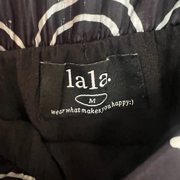 Dressed in Lala Smiley Face Midi Pencil Skirt Black and White Medium - Picture 6 of 8